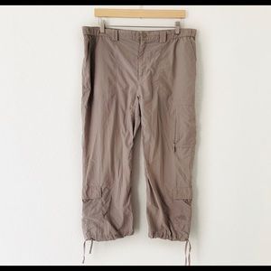 The North Face Khaki Cargo Cropped Capri Pants XL